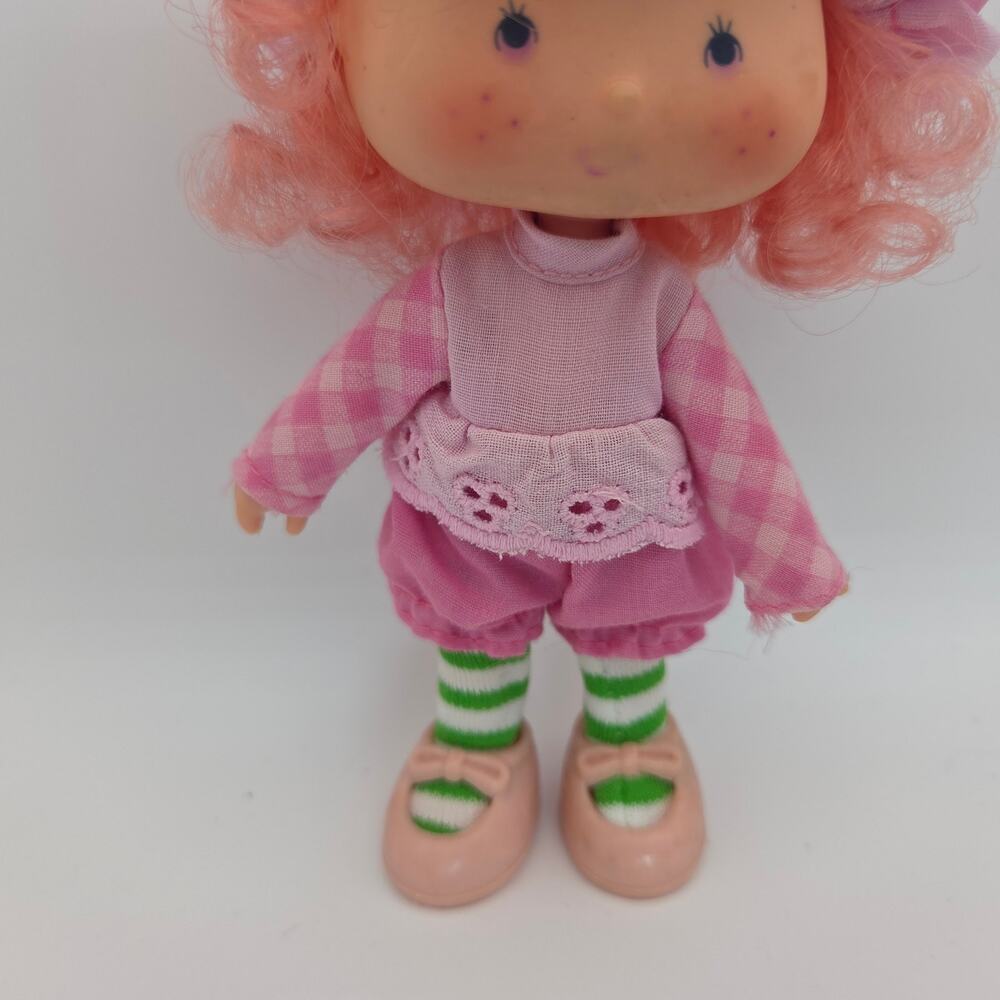 Vintage 1980 Strawberry Shortcake Raspberry Tart Doll with Full Outfit Hat Shoes - Picture 3 of 4
